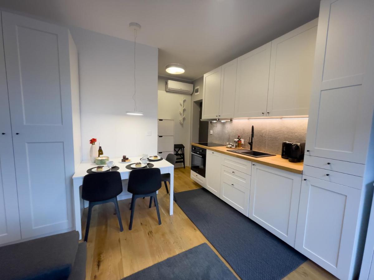 שורזוב Urban Apartments Studio No 3A, Free Private Parking, Self Check-In מראה חיצוני תמונה